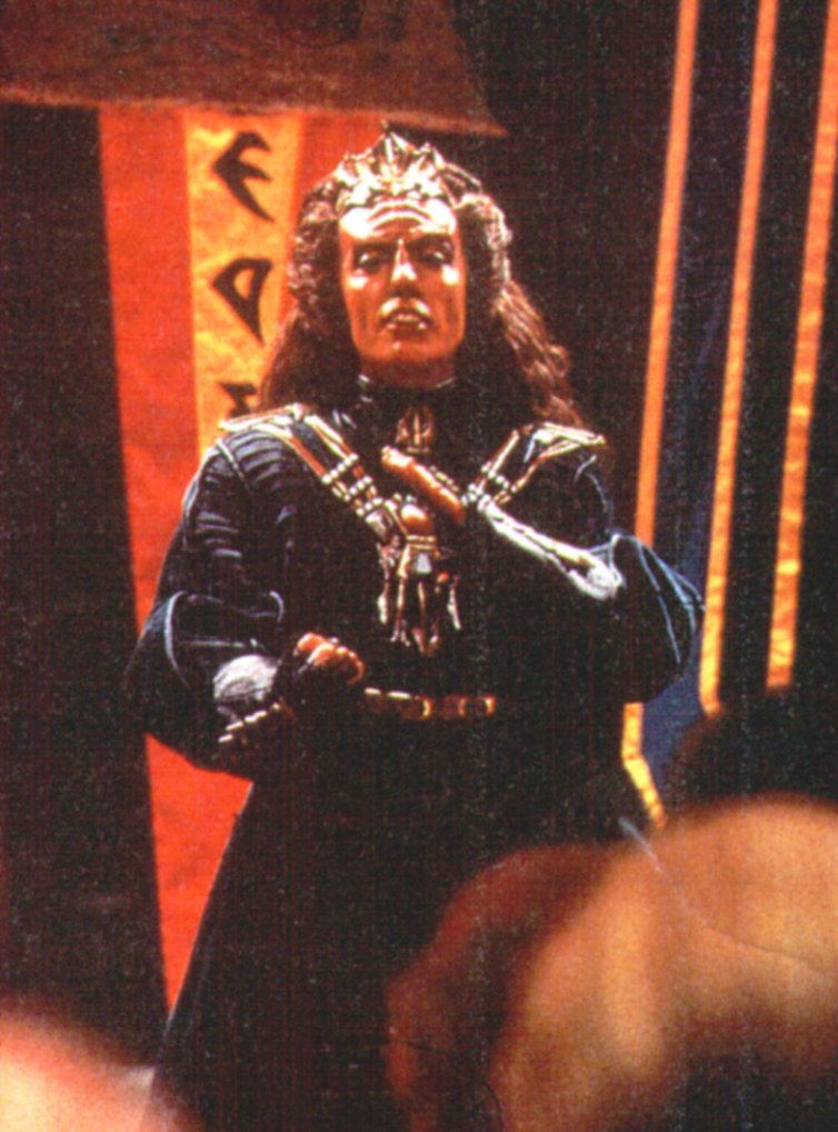 ds9 - Sirella che officia il matrimonio klingon